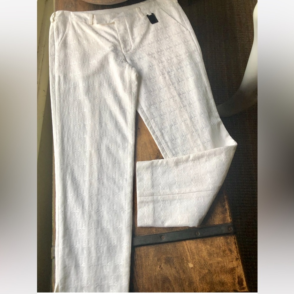 NWOT THOMAS WYLDE White /metallic brocade capris / pants size 6